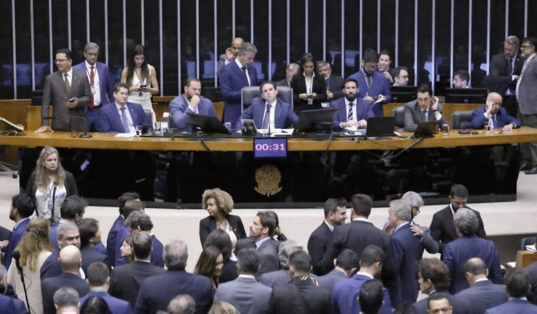 Câmara aprova isenção do Imposto de Renda para quem ganha até R$ 5 mil