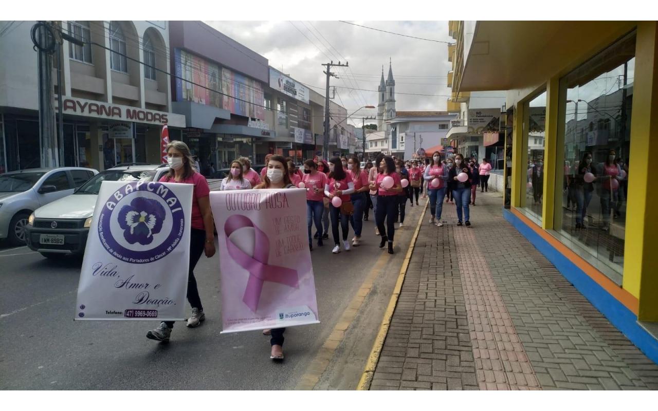 Caminhada alusiva ao Outubro Rosa é realizada em Ituporanga