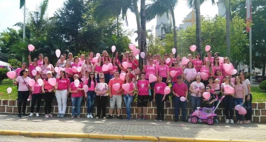 Caminhada alusiva ao Outubro Rosa foi realizada em Ituporanga
