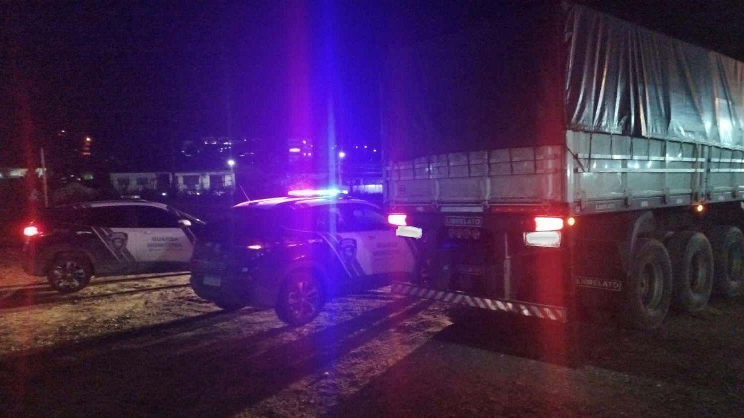 Caminhão de Imbuia é flagrado com placas adulteradas e com o motorista foi encontrado maconha