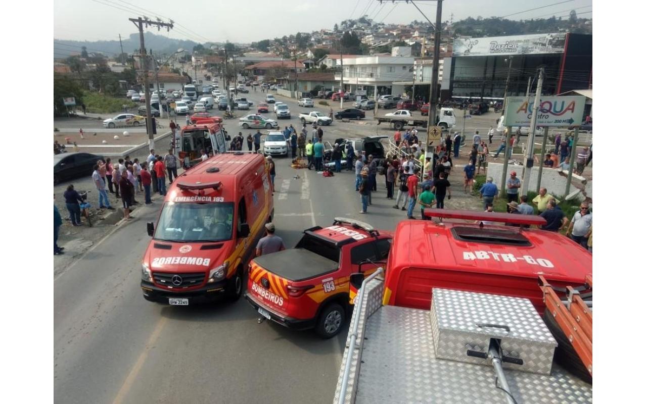 Caminhão desgovernado provoca acidente e deixa 6 feridos em Ituporanga 