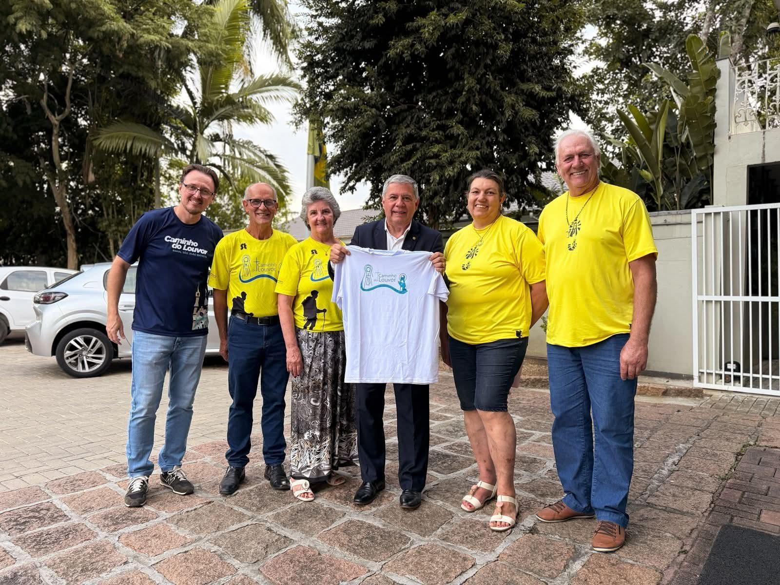 Caminho do Louvor recebe R$ 380 mil para aquisição de van