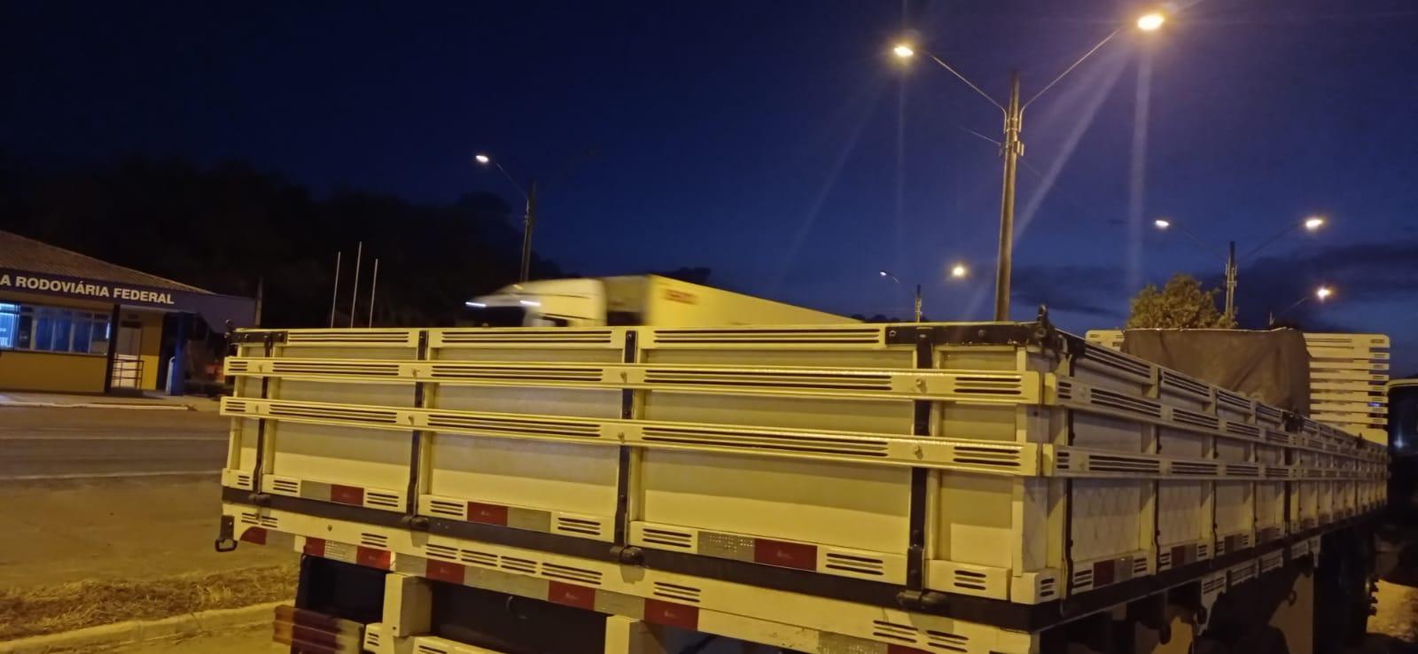 Caminhoneiro é flagrado na BR-470 dirigindo praticamente 21h ininterruptas