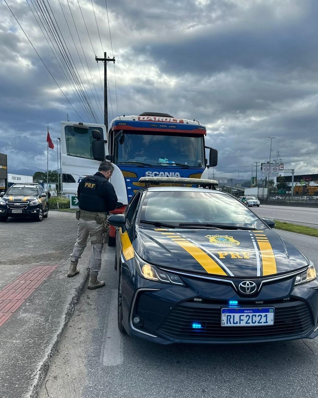  Caminhoneiro é preso por embriaguez com índice quatro vezes acima do limite para configurar crime