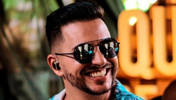 Cantor sertanejo Kleber morre aos 37 anos após contrair covid-19