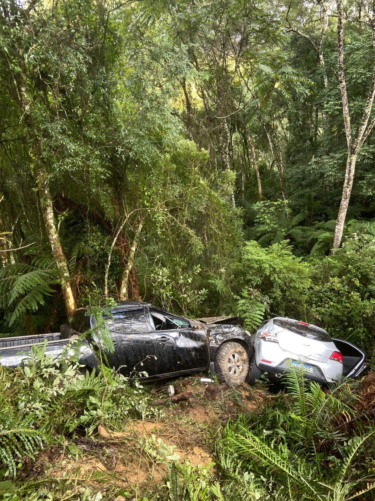 Capotamento deixa três feridos na BR-282 em Alfredo Wagner