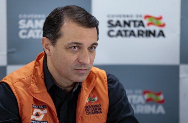 Carlos Moisés reassume o Governo do Estado, exonera 14 secretários e nomeia novos integrantes 