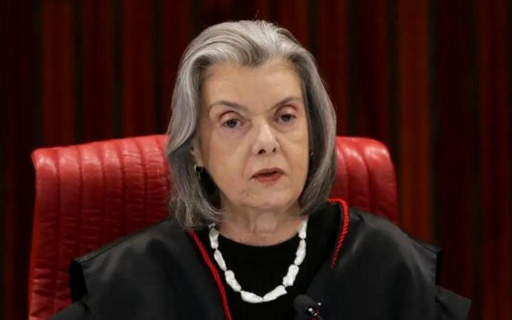Cármen Lúcia é eleita presidente do TSE pelos próximos dois anos