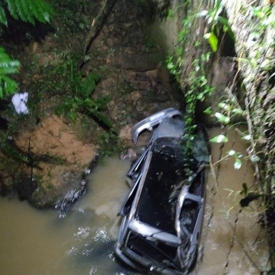 Carro cai de ponte e mulher perde a vida em Petrolândia