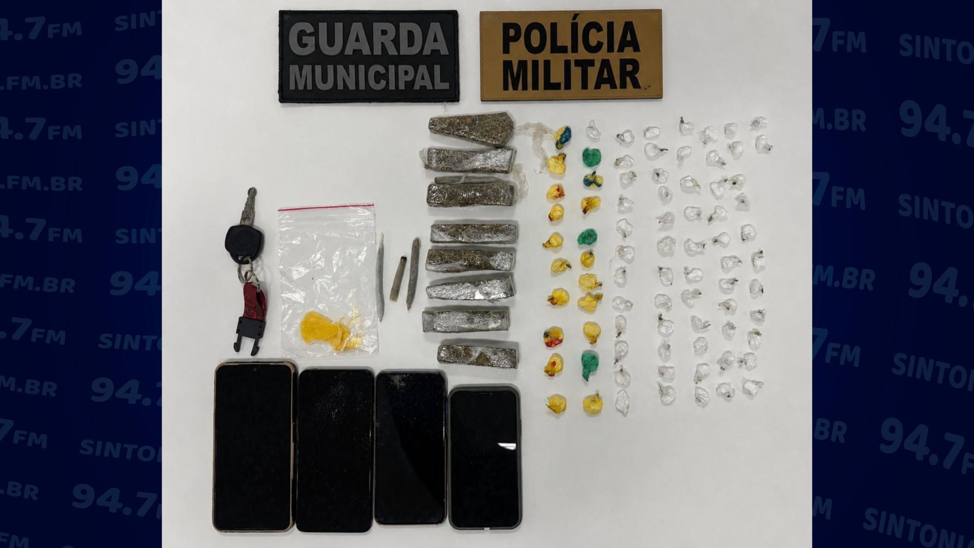 Carro com quatro homens é abordado e mais de 80 porções de cocaína são encontradas