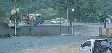 Carro de empresa de Ituporanga se envolve em  grave acidente com caminhão na BR-470