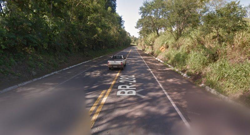 Carro de fugitivo estraga na BR-282 e ele chama a polícia para se entregar 