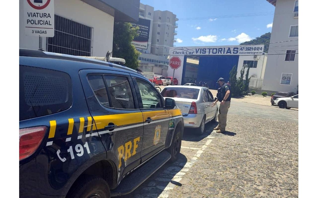 Carro furtado em Indaial é recuperado em Rio do Sul