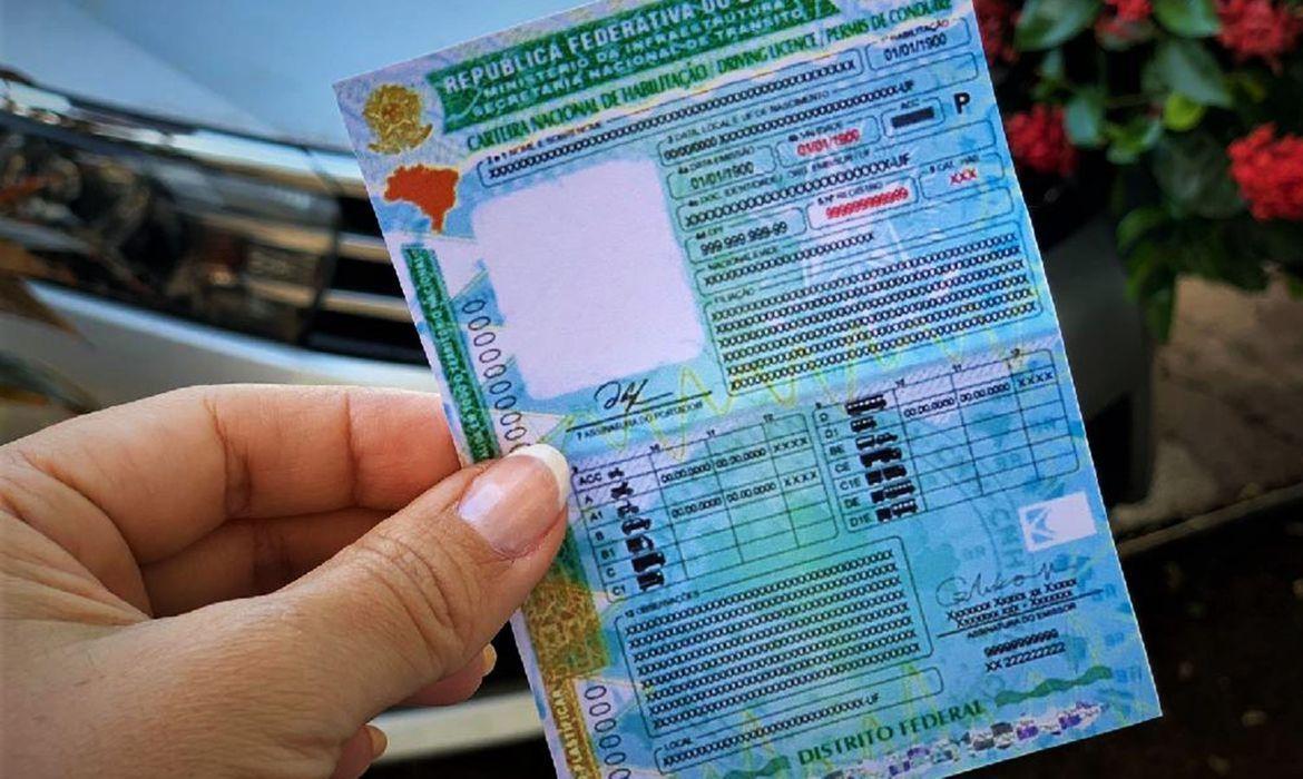 Carteira de Habilitação passa a ser emitida em novo modelo