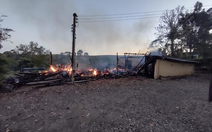 Casa é destruída por incêndio e proprietário fica ferido em Rio do Norte Ituporanga 