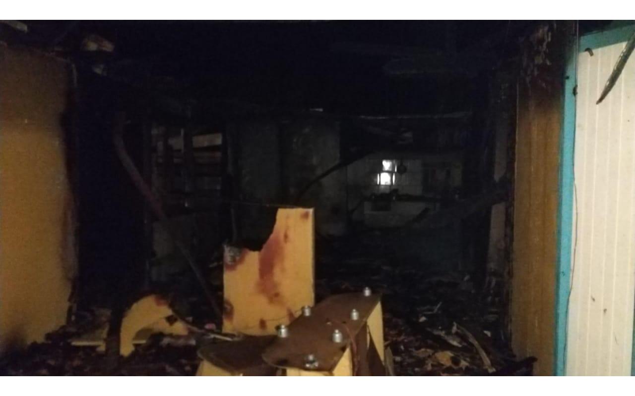 Casa é parcialmente destruída por incêndio em Chapadão do Lageado