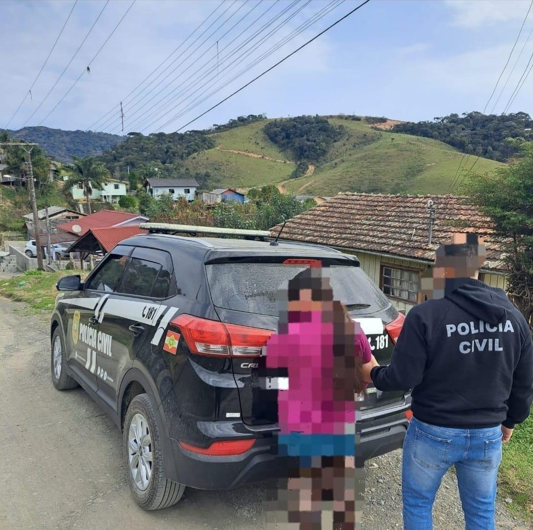 Casal é preso por filmar e praticar abuso sexual da filha em Bom Retiro