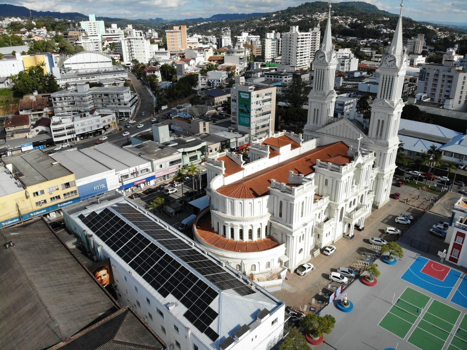Catedral São João Batista instala de sistema de energia solar de R$188 mil