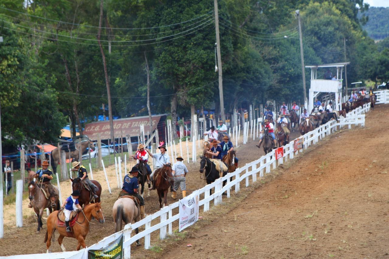 Cavalgada, rodeio e prova de marcha na 26ª Expofeira Nacional da Cebola