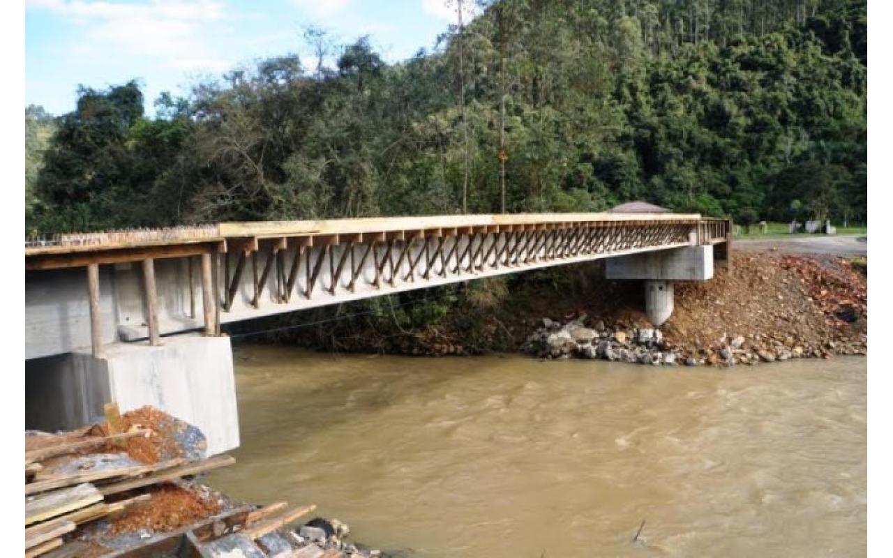 Ponte no Salseiro em Vidal Ramos será concluída em agosto