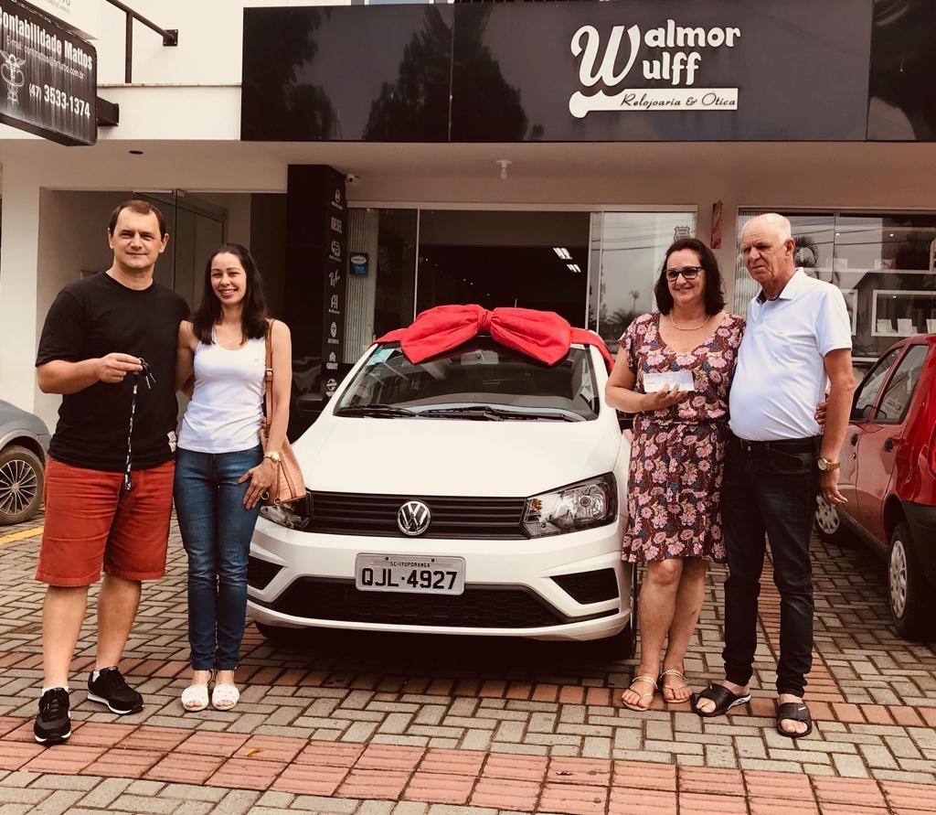 CDL de Ituporanga entrega carro da promoção Show de Prêmios
