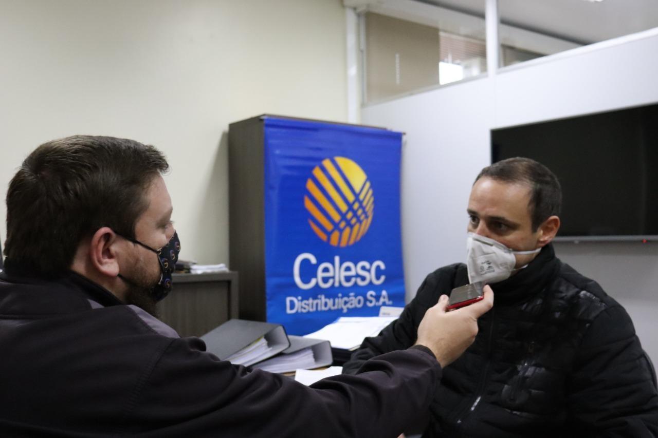 Celesc chega a quase mil quilômetros de rede de energia protegida no Alto Vale
