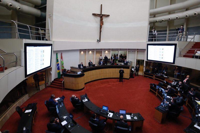 Celesc reforça comunicado sobre mudança dos números do teleatendimento