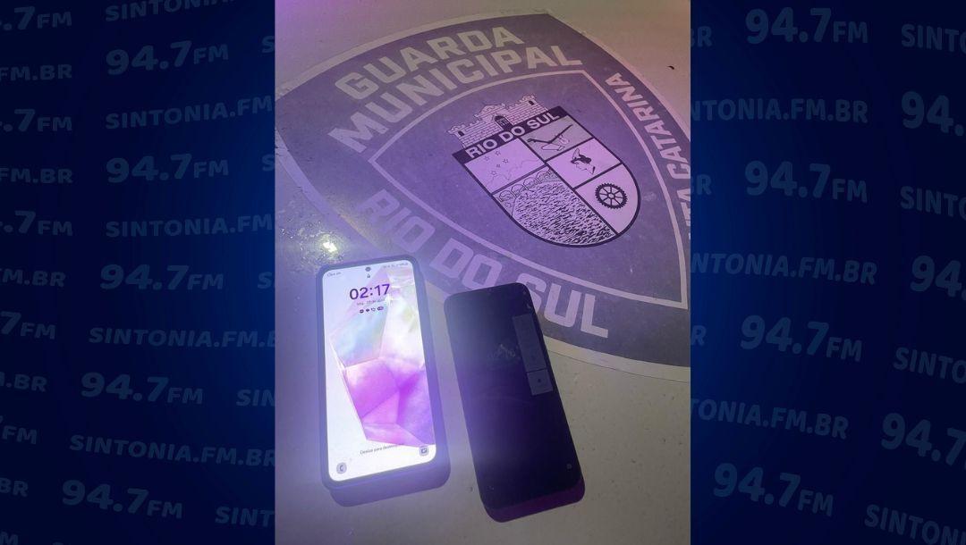 Celular furtado é encontrado enrolado em papelão em Rio do Sul