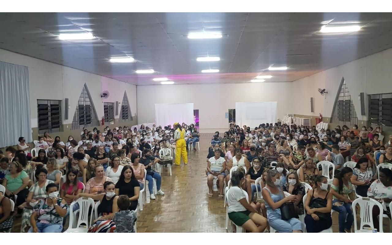 Centenas de mulheres participam de evento em homenagem a elas em Ituporanga