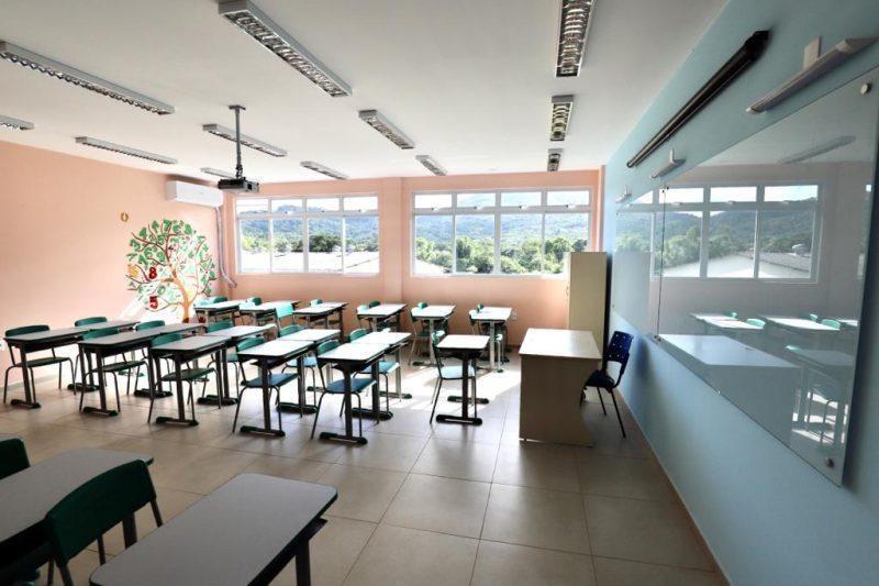 Cerca de 10 mil alunos da rede estadual estão na expectativa pelo retorno das aulas presenciais em outubro na Região da Cebola