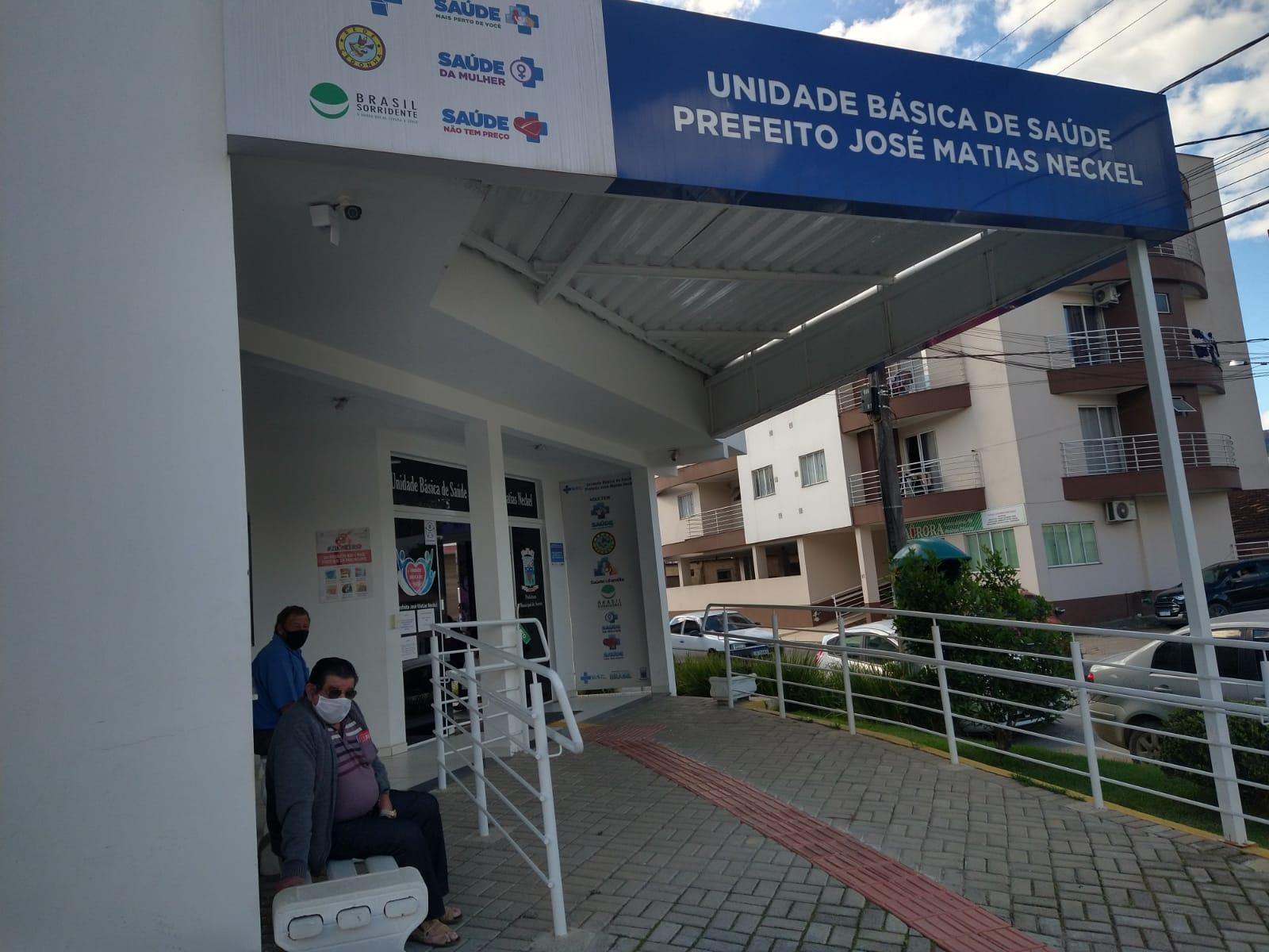 Cerca de 100 pessoas que não moram em Aurora estavam pegando remédio na farmácia básica sem ter direito