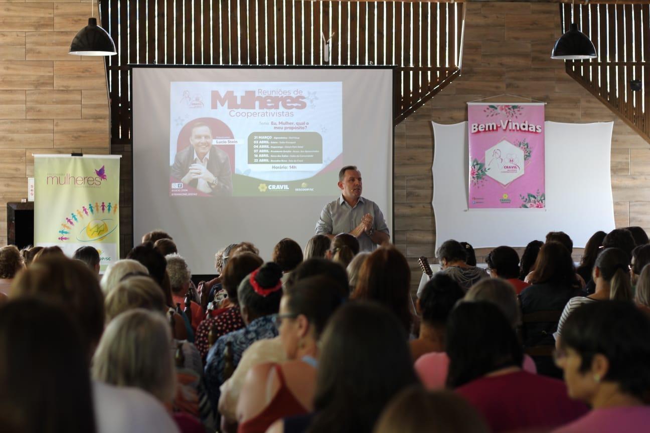 Cerca de 150 Mulheres Cooperativistas da Cravil participam de encontro em Ituporanga