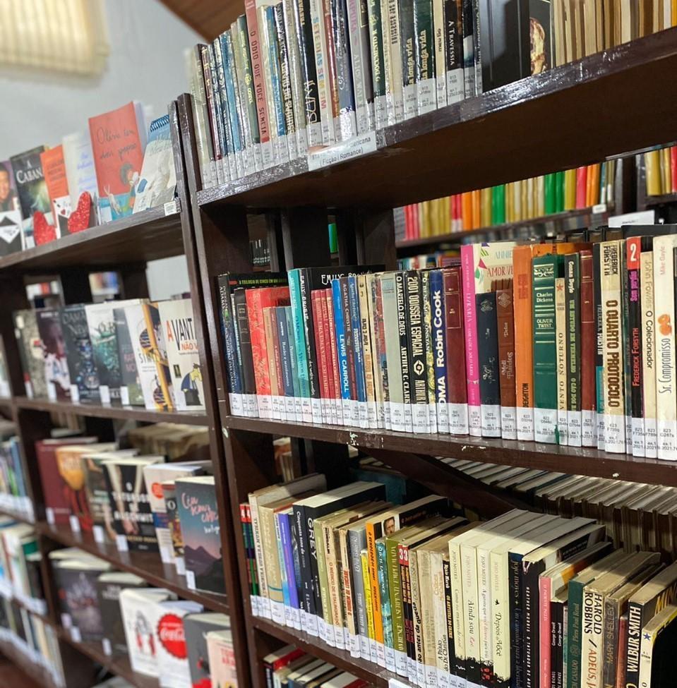 Cerca de 200 pessoas emprestaram e não devolveram livros da Biblioteca Municipal de Ituporanga 