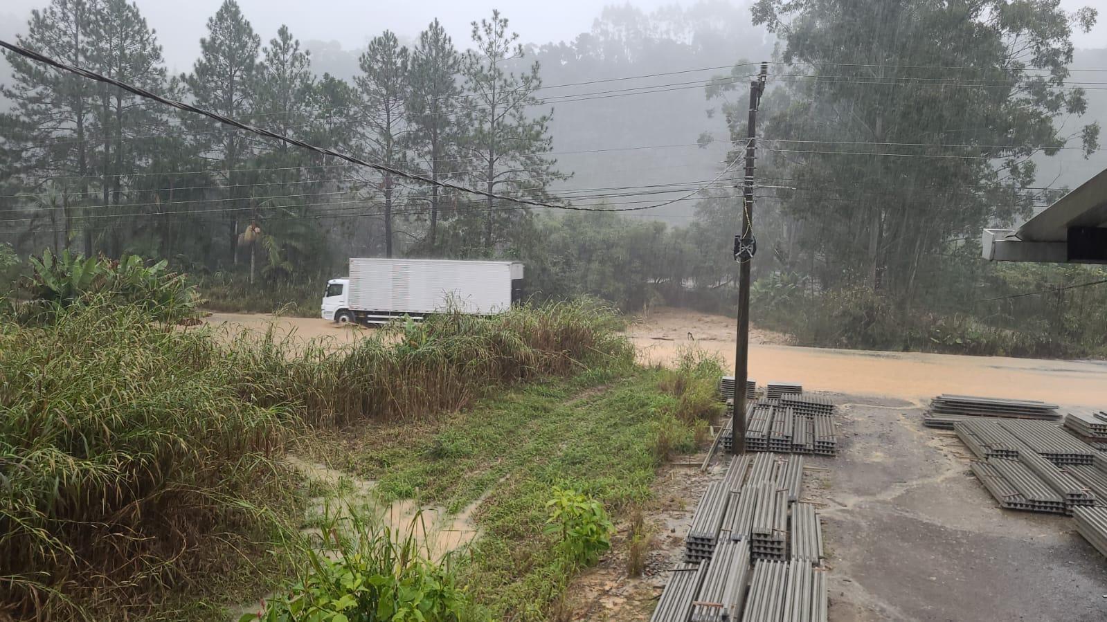 Chuva causa estragos e alagamentos em Ituporanga e região