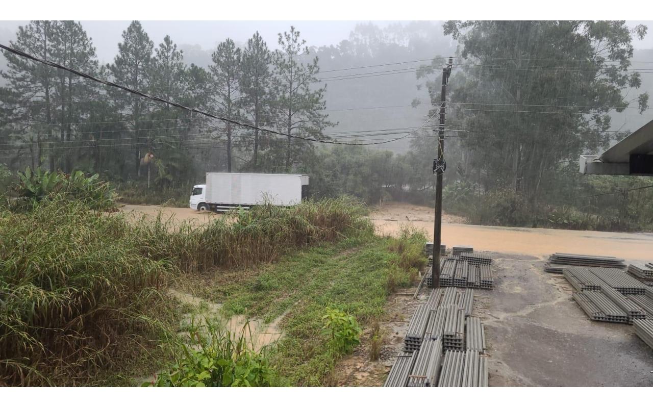 Chuva causa estragos e alagamentos em Ituporanga e região