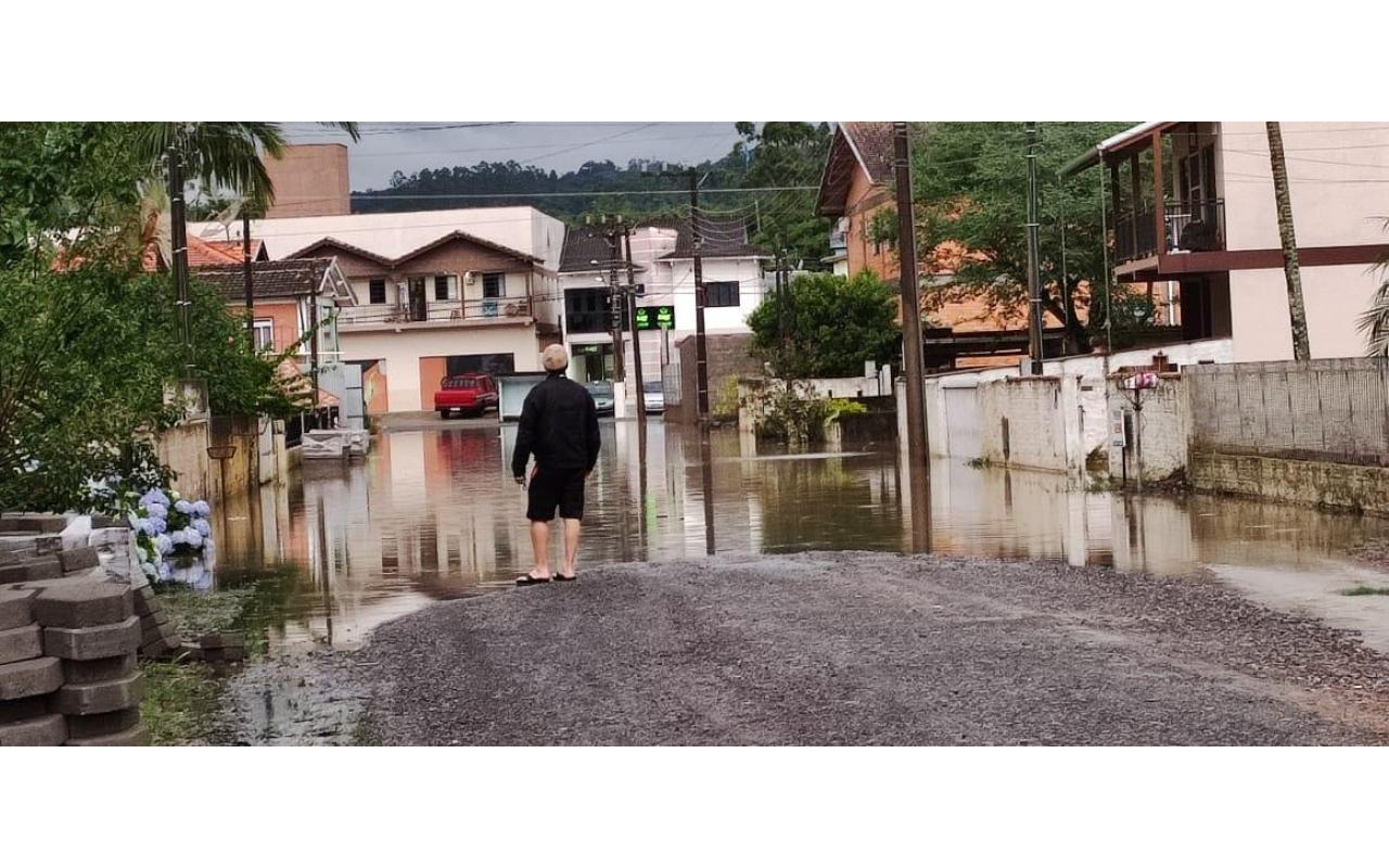 Chuva causa alagamentos e estragos em Taió