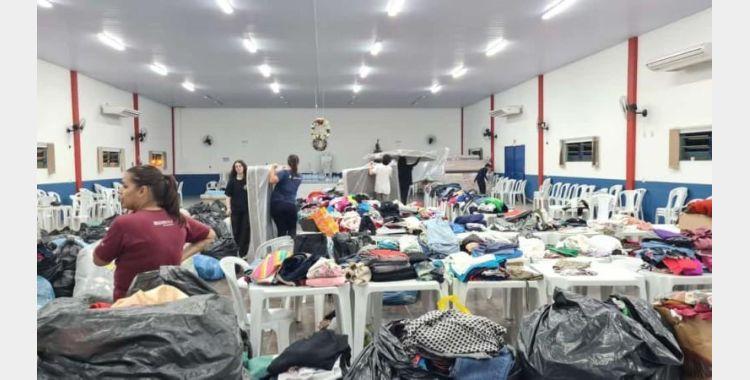 CHUVA EM SC: Defesa Civil do estado entrega 1,2 mil kits de assistência humanitária