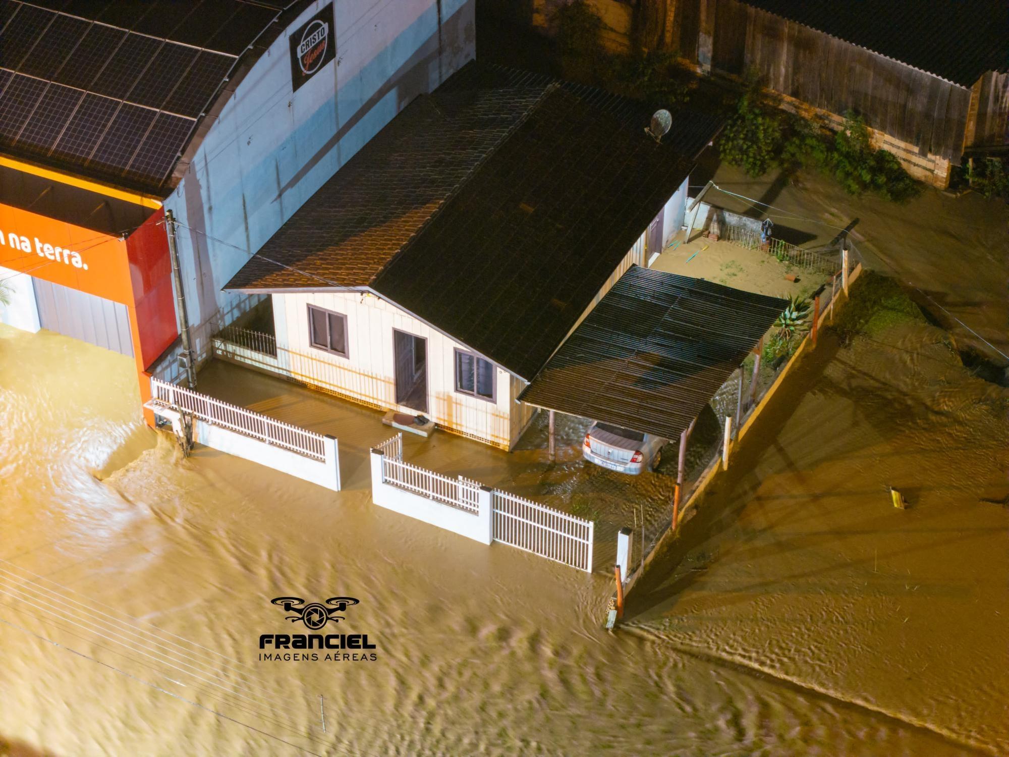 Chuva forte provoca alagamentos e deixa 27 famílias afetadas em Ituporanga