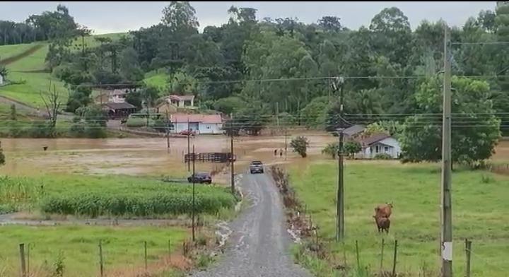 CHUVA: localidades de Petrolândia tem registro de alagamentos na tarde desta sexta (3)