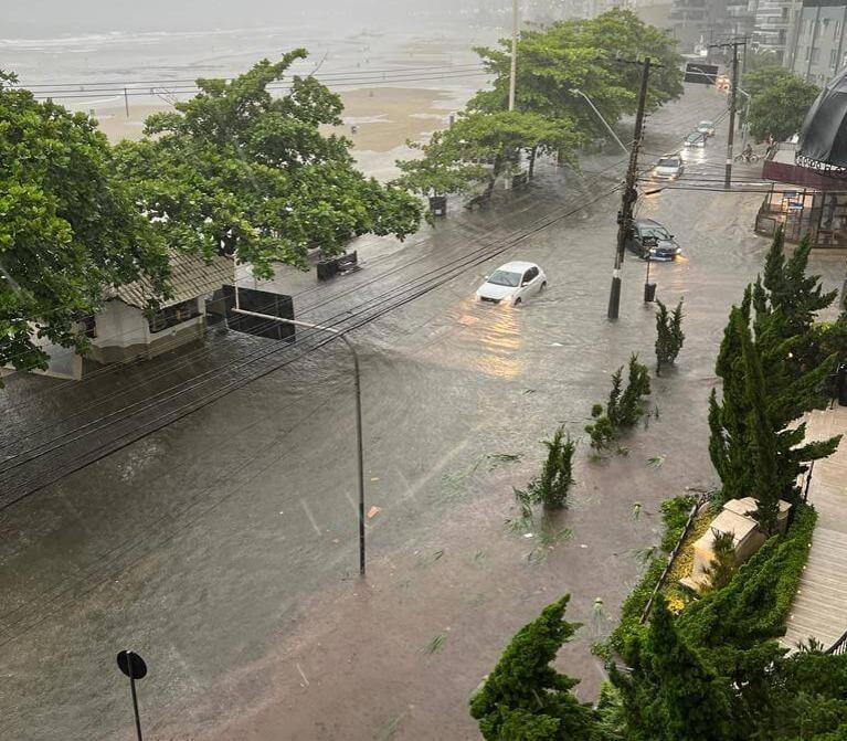 CHUVA: SC volta a entrar em estado de alerta depois de deslizamentos e alagamentos em 5 municípios