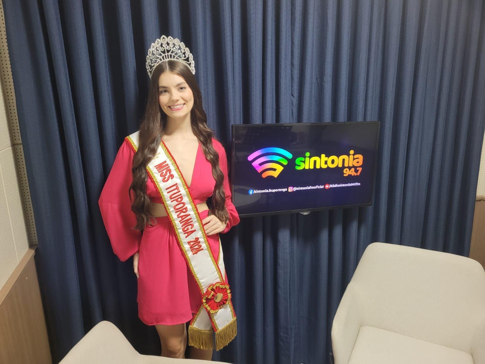 Cibeli Cristini Conaco é coroada Miss Ituporanga 2024