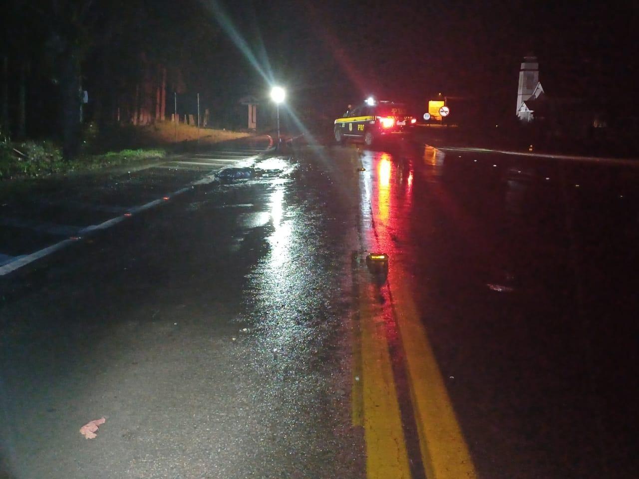 Ciclista morre atropelado na BR-470 e motorista foge sem prestar socorro