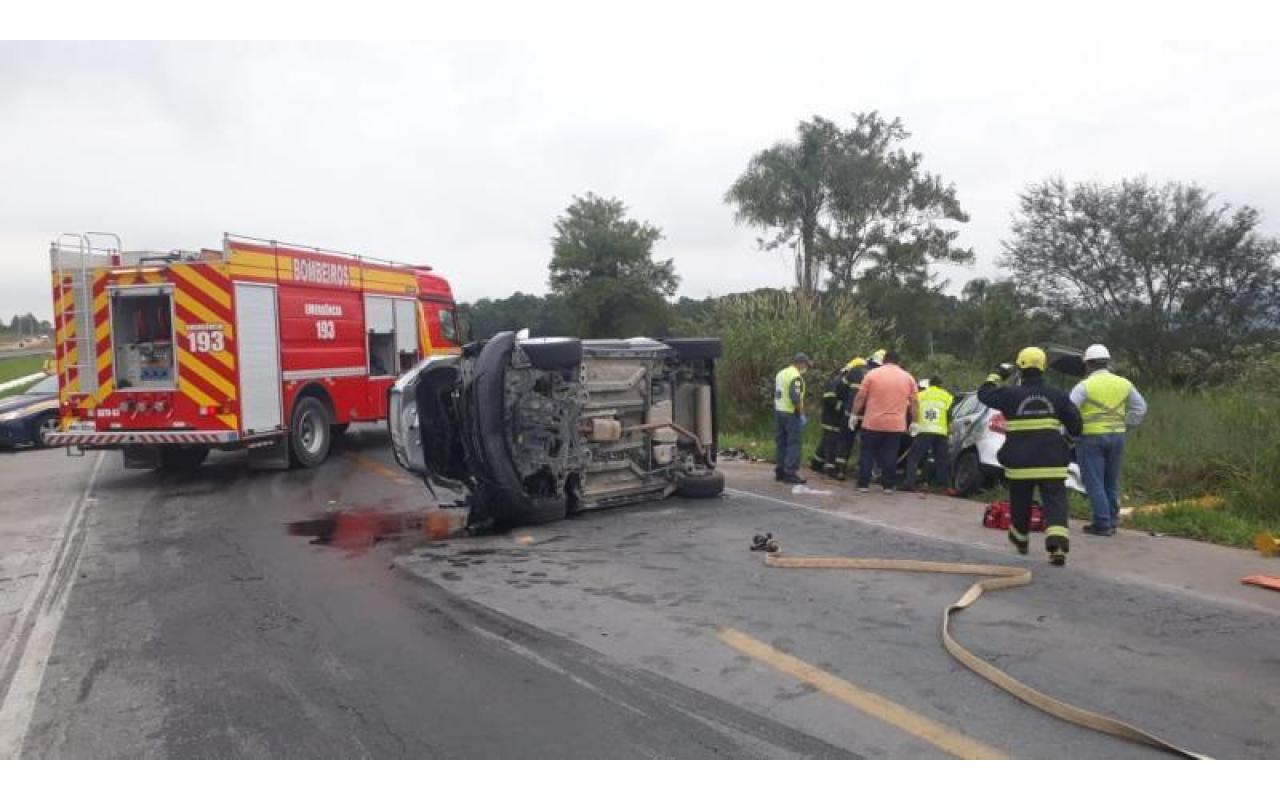 Cinco pessoas morrem em acidentes nas rodovias de SC durante o fim de semana