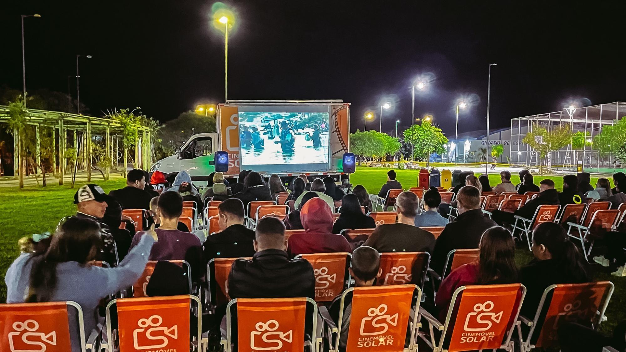 Cinemóvel Solar traz opção de cultura e lazer a céu aberto em Ituporanga