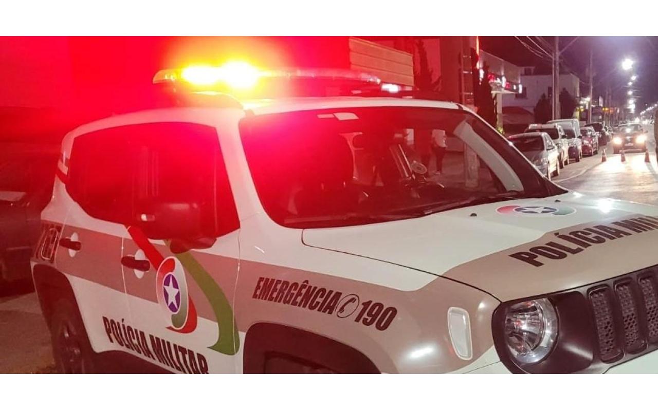 Clientes e funcionários são rendidos em assalto a posto de combustível em Rio do Sul