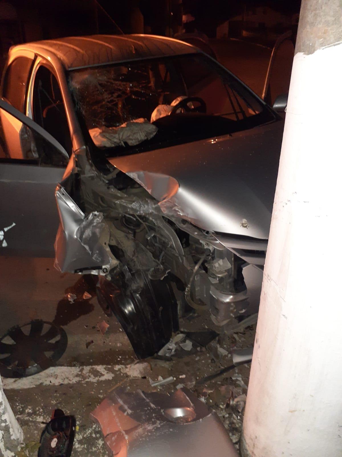 Colisão em poste deixa uma pessoa ferida no centro de Ituporanga