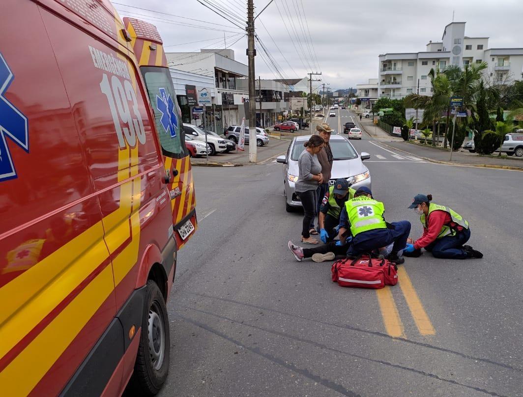 Colisão entre carro e bicicleta deixa ciclista ferida