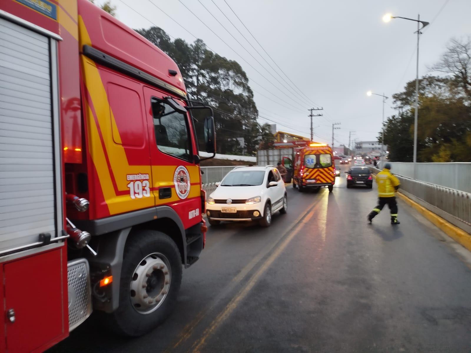 Colisão entre carro e motocicleta deixa jovem ferida no centro de Ituporanga