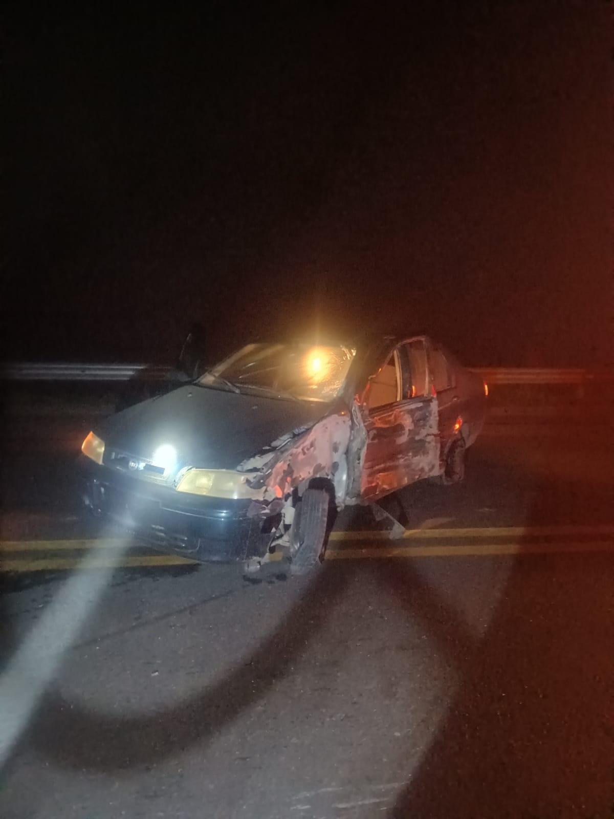 Colisão entre dois carros deixa motoristas feridos; um deles fugiu por medo de agressão