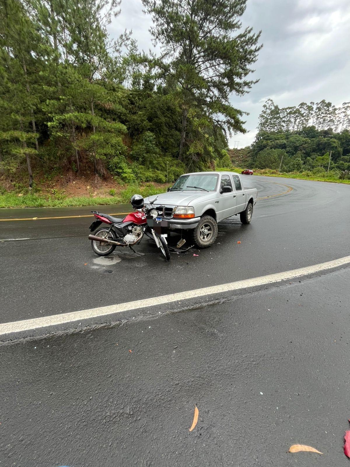 Colisão entre moto e carro na SC-350 deixa mãe e filha feridas em Taió